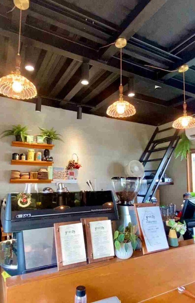 屏東枋山咖啡廳 珈琲朗Coffee Lounge 室內用餐環境