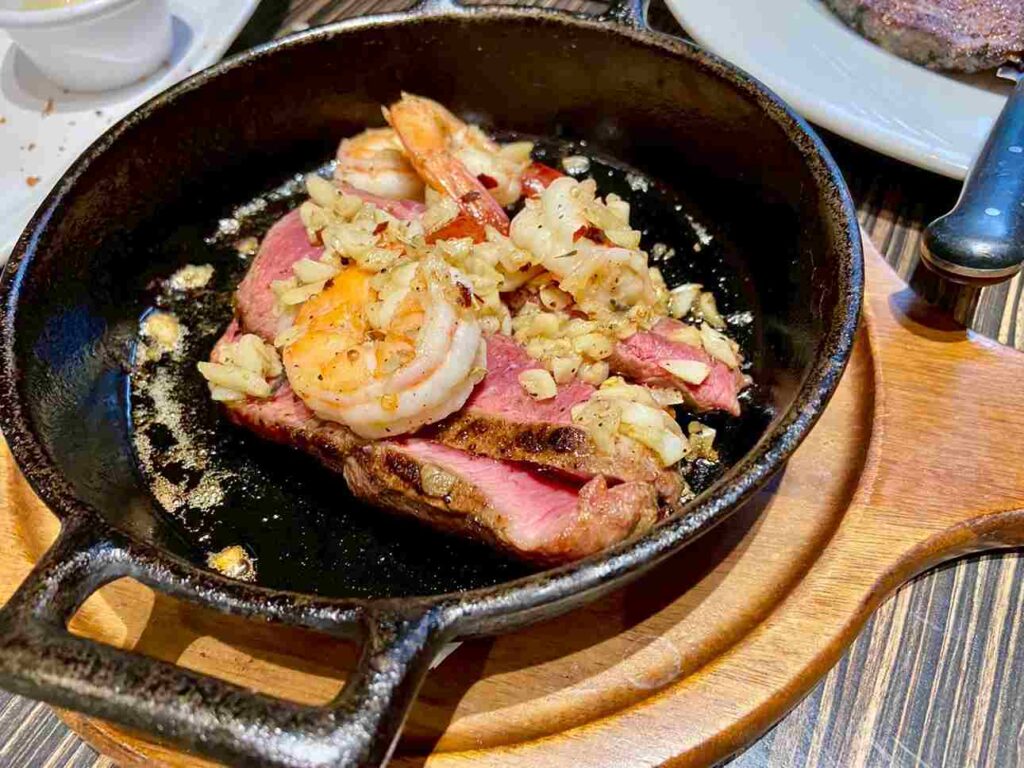 台中牛排館-傑克兄弟 片燒嫩肩牛排佐大蒜奶油蝦